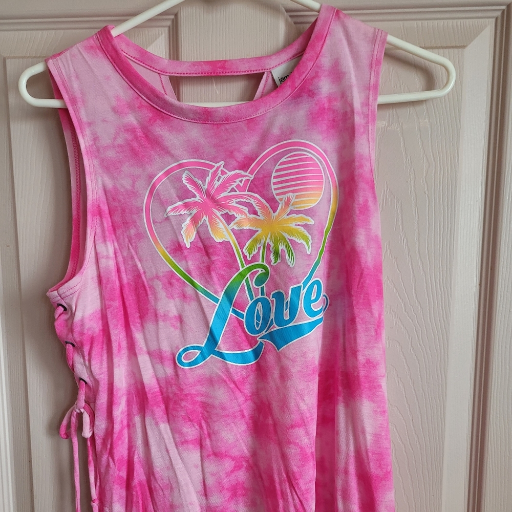 Cute summer sleeveless shirt